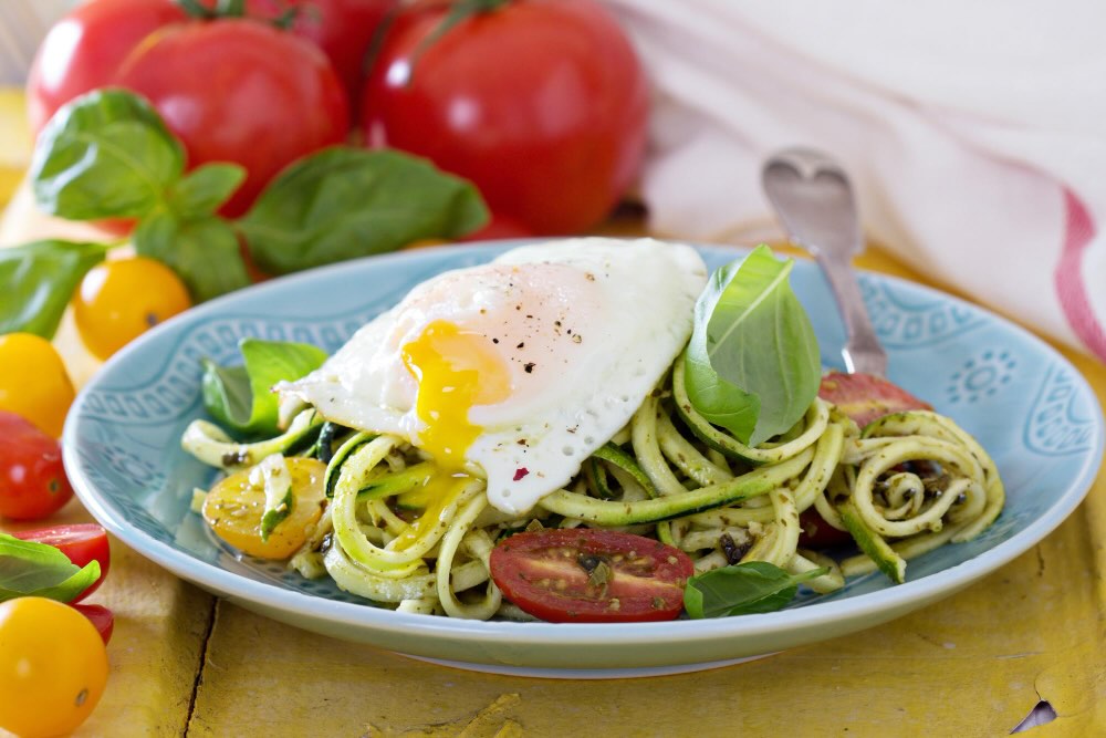 nido zucchine e uova al forno